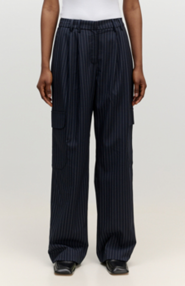 ELEANOR NAVY PINSTRIPE