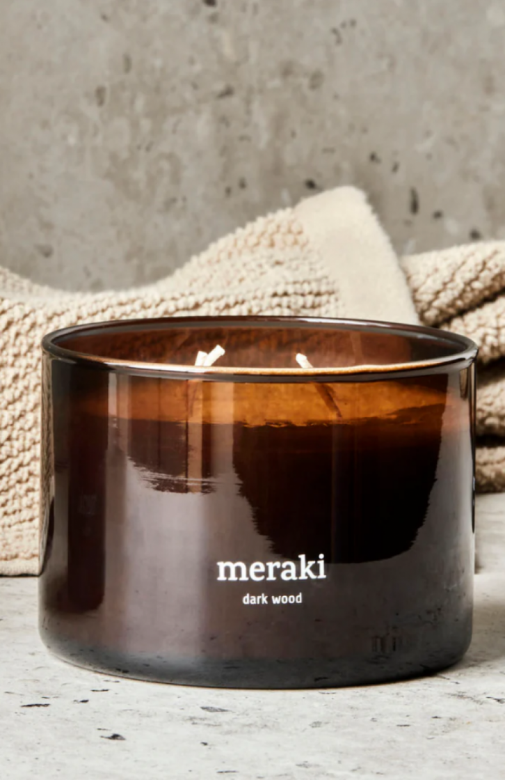 SCENTED CANDLE DARK WOOD BROWN