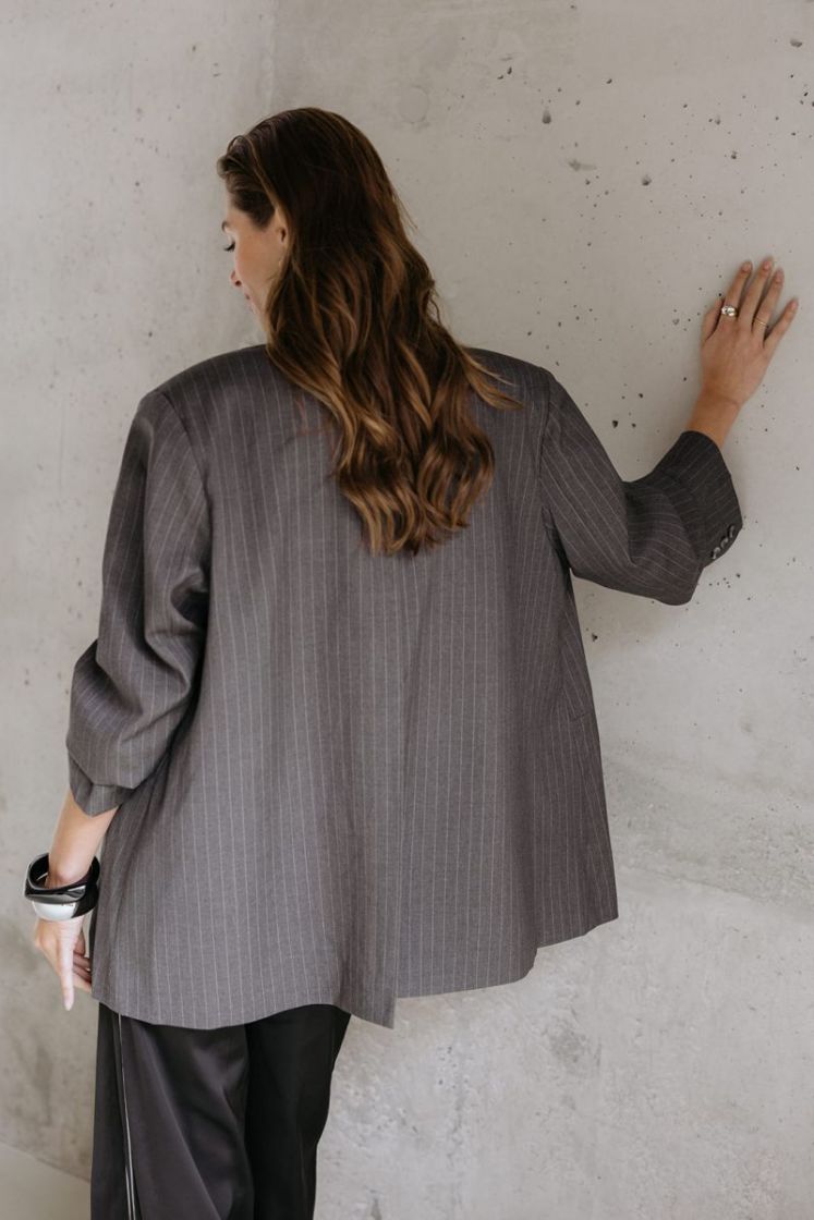 MOMO DARK GREY PINST