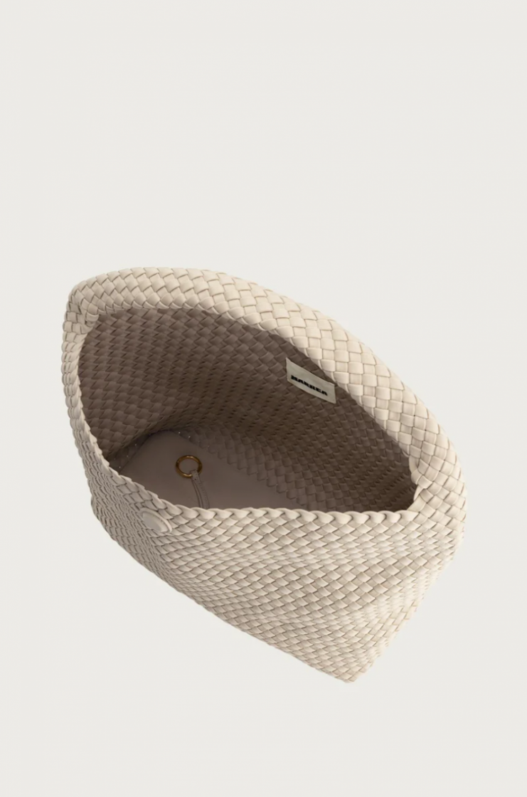 LARGE BUCKET NO TAN LINES