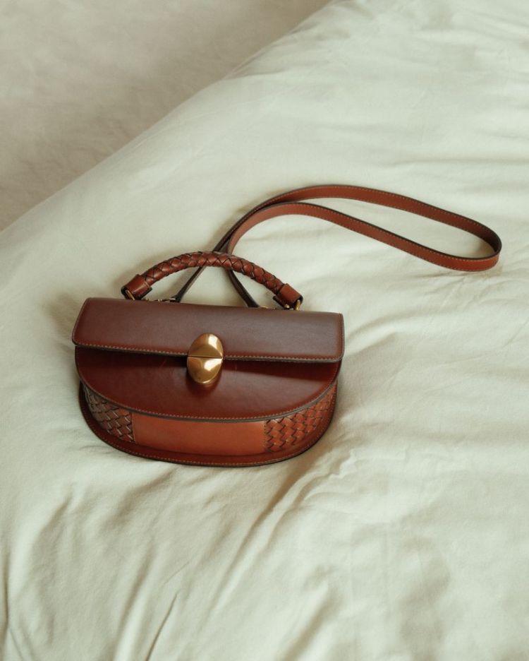 ROUND TESORO COGNAC LEATHER