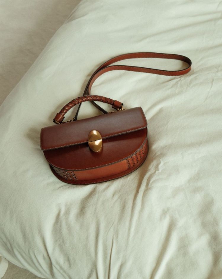 ROUND TESORO COGNAC LEATHER