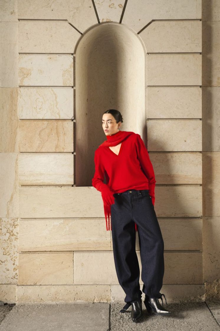 RUTHIE RED AURA
